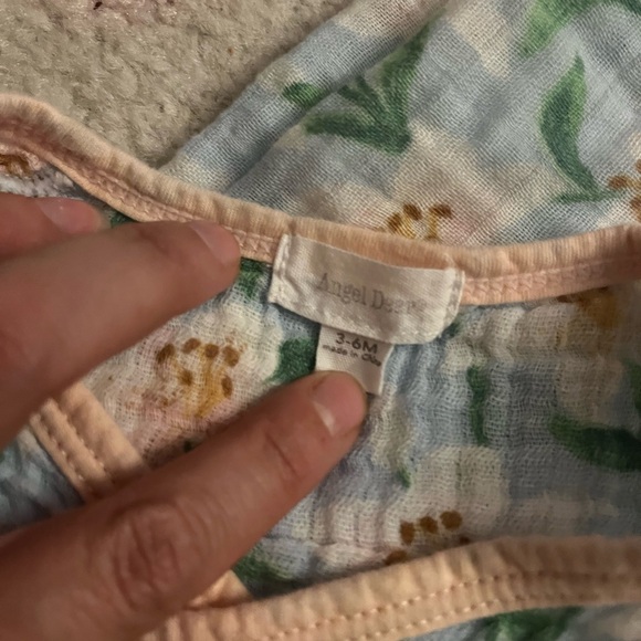 EUC Angel Dear Lilly flower footless onesie with matching swaddle, size 3-6 mon - Picture 3 of 4